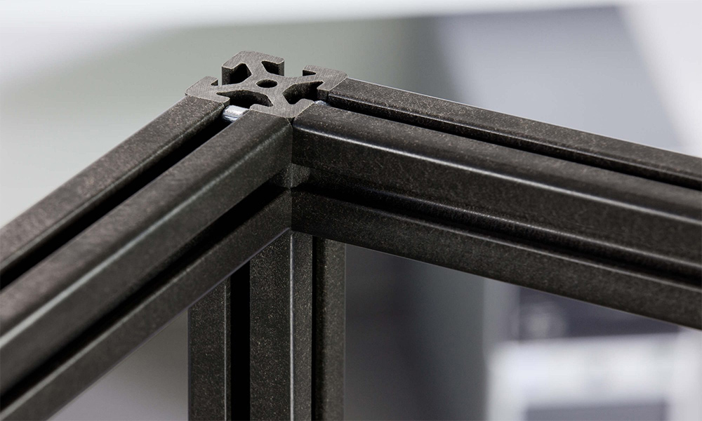 Usar painéis blindados e perfil KH, ideal para áreas que não requerem resistência química.